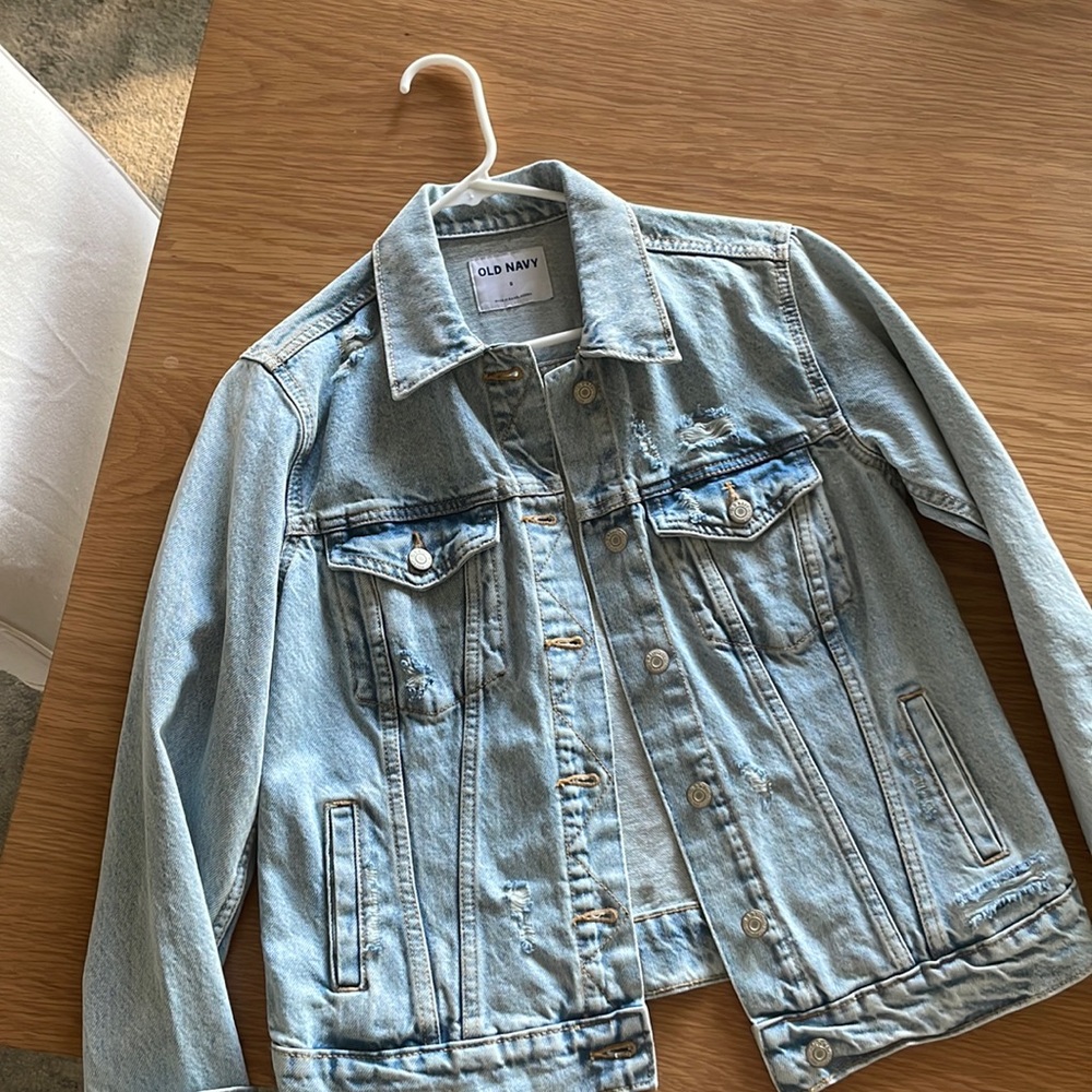 Classic ripped light wash jean jacket